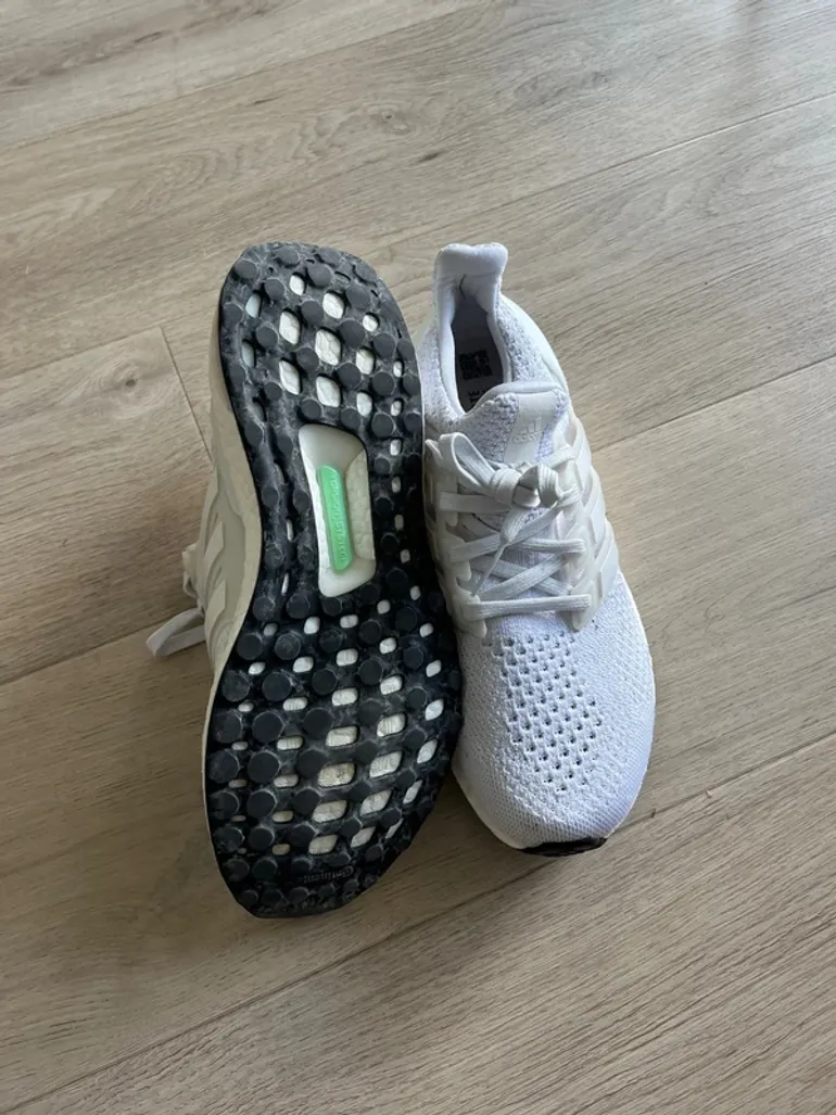 Gebrauchtes Adidas Running Shoes 42 bike — Bild 3 von 5
