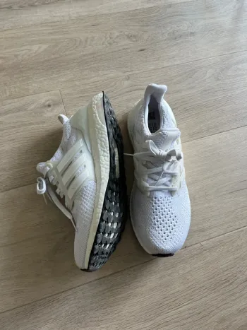 Gebrauchtes Adidas Running Shoes 42 bike — Bild 2 von 5
