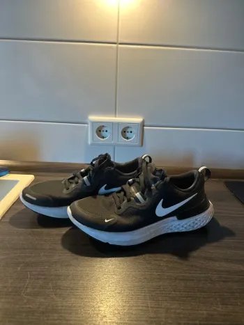 Używany Nike Miler React bike