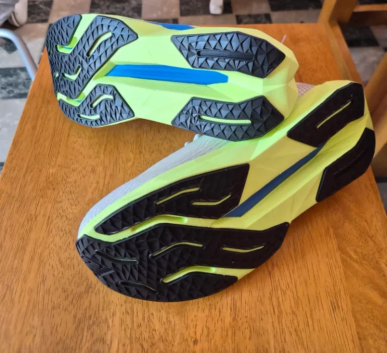 Brugt New Balance FuelCell Propel v5 bike — billede 2 af 3