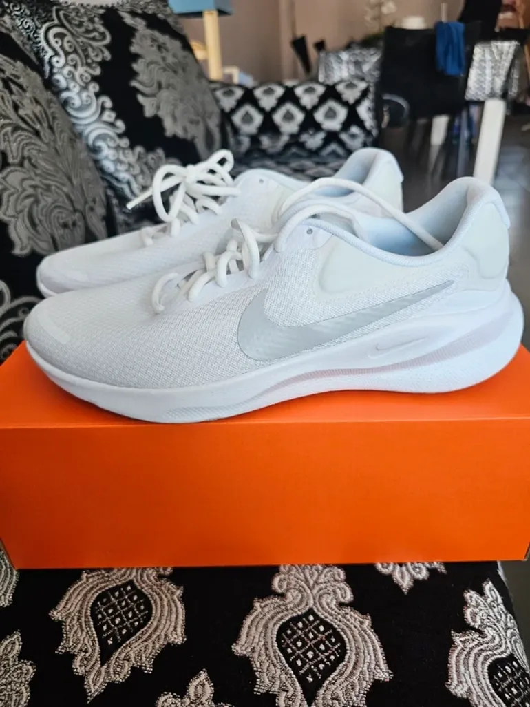 Nike Revolution 7 bike usato — immagine 3 di 15