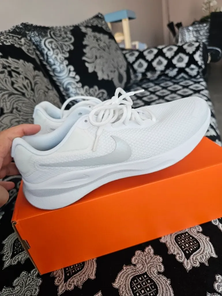 Nike Revolution 7 bike usato — immagine 12 di 15