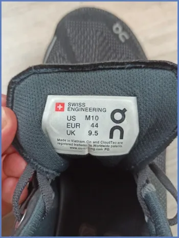 Used Lightweight On Running Chaussure de course noire taille 44 bike — image 9 of 9