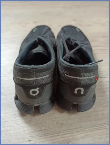 Used Lightweight On Running Chaussure de course noire taille 44 bike — image 6 of 9