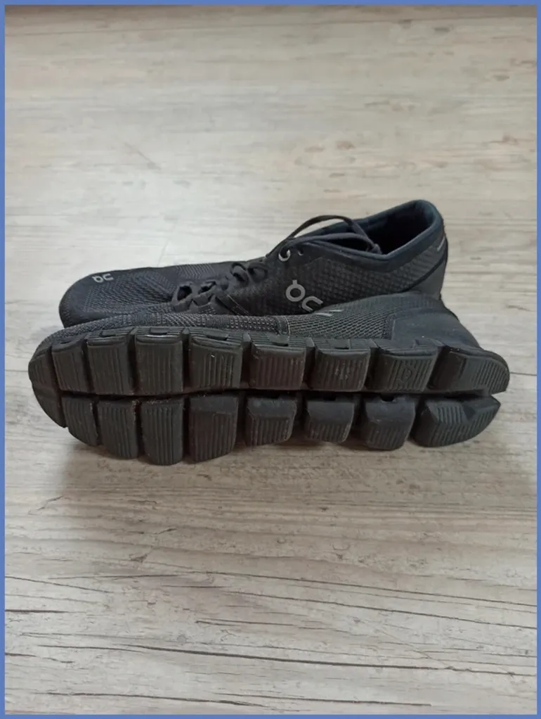 Used Lightweight On Running Chaussure de course noire taille 44 bike — image 5 of 9