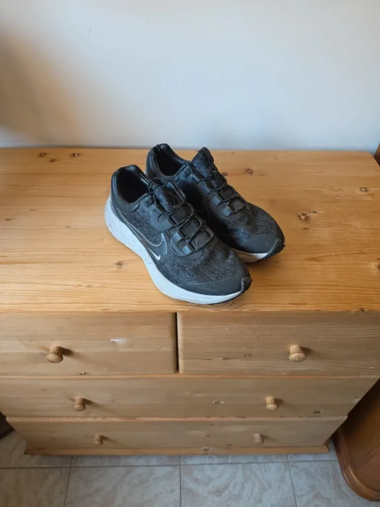 Tweedehands Nike Winflo 8 Shield bike — afbeelding 2 van 11