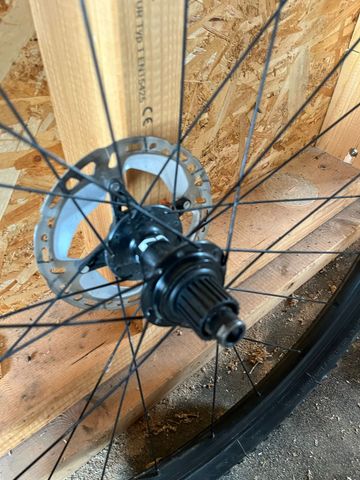 Used Shimano MT500 2025 bike — image 3 of 4