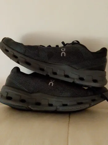 Tweedehands On Running Shoes Size 43 bike — afbeelding 3 van 9