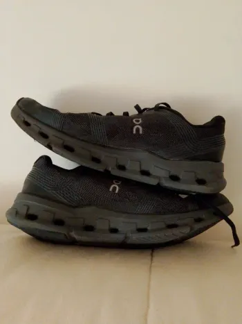 Tweedehands On Running Shoes Size 43 bike — afbeelding 2 van 9