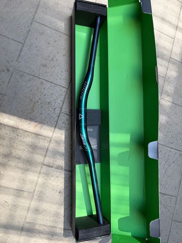 Used Hope Carbon 35R Handlebar Chameleon Cockpit