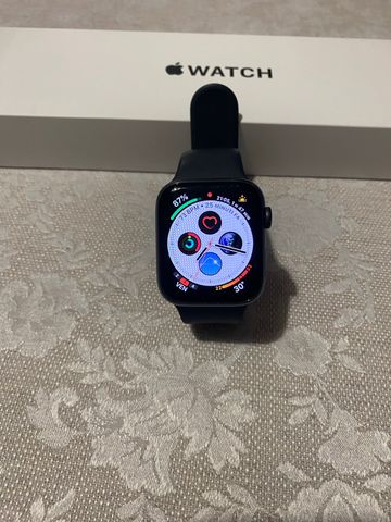 Used apple Watch SE 2020 Electronics