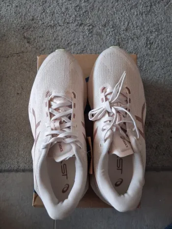 Gebrauchtes Asics Novablast 6 bike — Bild 8 von 10