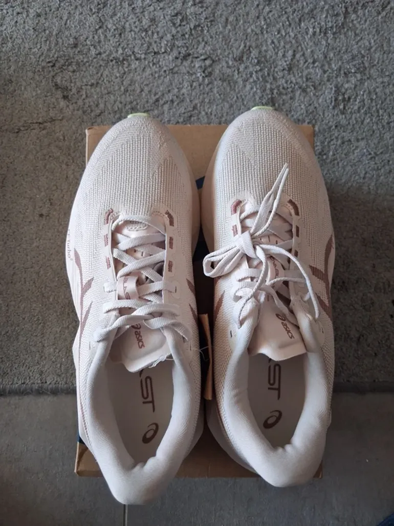 Gebrauchtes Asics Novablast 6 bike — Bild 8 von 10