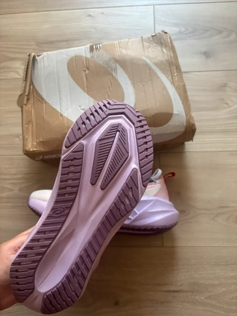 Gebrauchtes Asics Novablast 5 LE bike — Bild 4 von 9