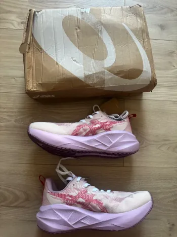 Gebrauchtes Asics Novablast 5 LE bike — Bild 3 von 9