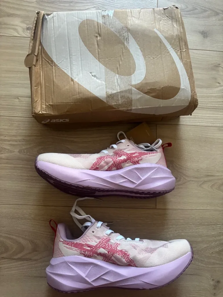 Gebrauchtes Asics Novablast 5 LE bike — Bild 3 von 9