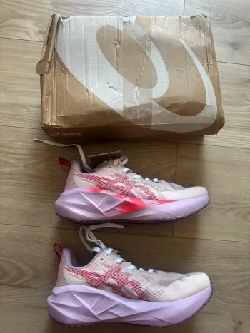 Gebrauchtes Asics Novablast 5 LE bike — Bild 2 von 9