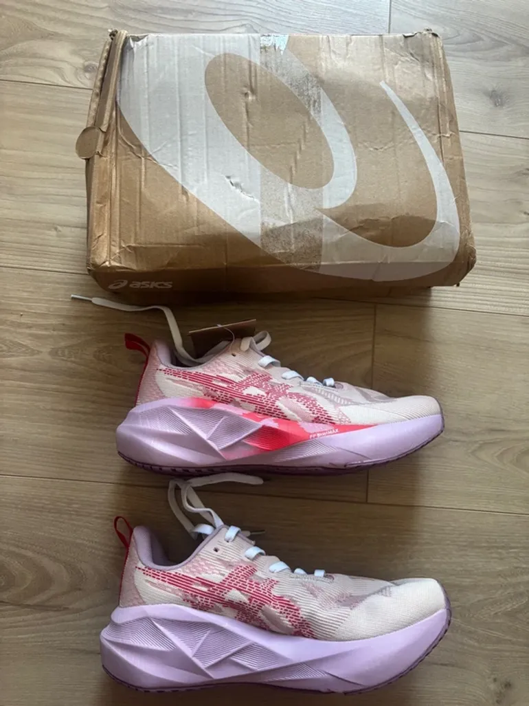 Gebrauchtes Asics Novablast 5 LE bike — Bild 2 von 9