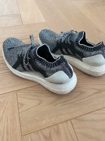 Adidas Ultra Boost Oreo bike de segunda mano — imagen 3 de 5