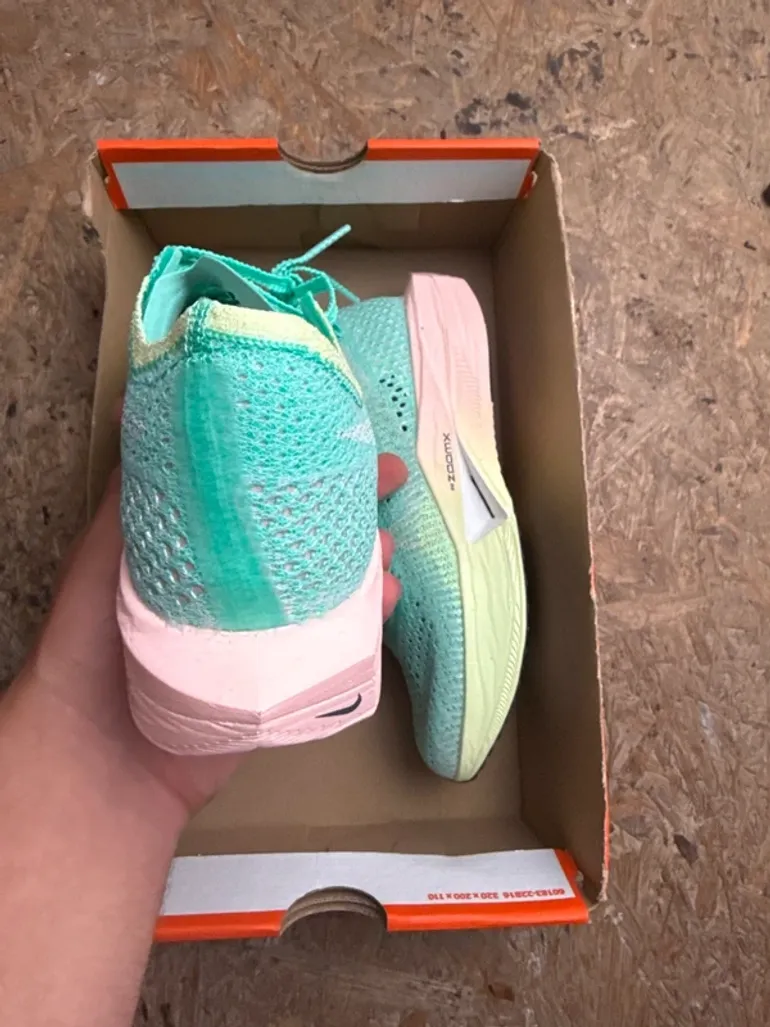 Nike ZoomX Vaporfly Next% 3 bike d'occasion — image 6 sur 9