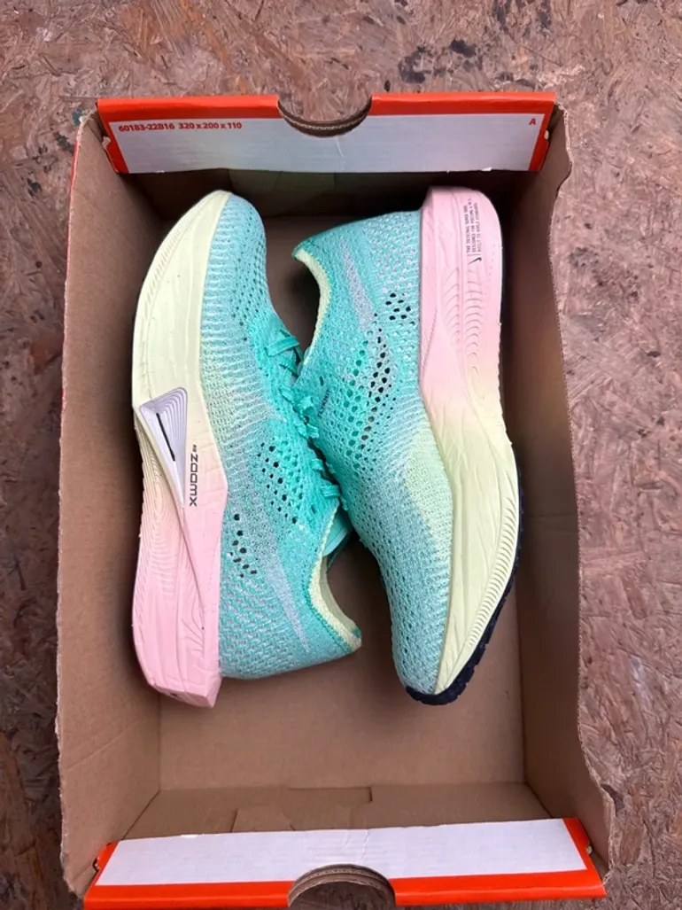 Nike ZoomX Vaporfly Next% 3 bike d'occasion — image 2 sur 9