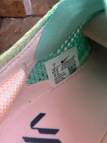 Nike ZoomX Vaporfly Next% 3 bike d'occasion — image 8 sur 9