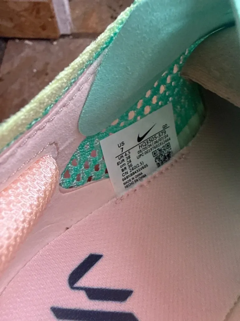 Nike ZoomX Vaporfly Next% 3 bike d'occasion — image 8 sur 9