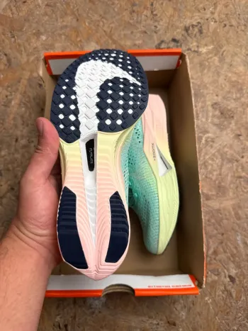 Nike ZoomX Vaporfly Next% 3 bike d'occasion — image 5 sur 9