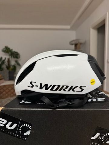 Used Specialized Evade 3 bike — image 1 of 9