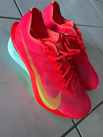 Nike ZoomX Vaporfly Next% 4 bike d'occasion — image 2 sur 14