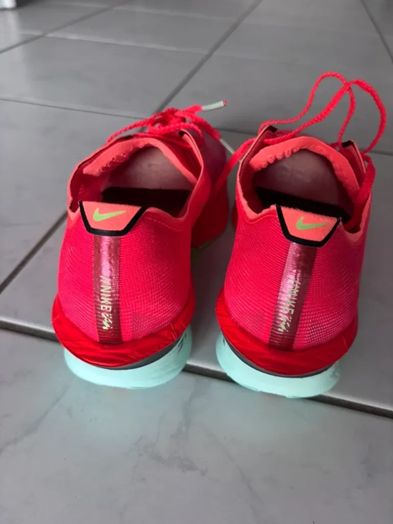 Nike ZoomX Vaporfly Next% 4 bike d'occasion — image 8 sur 14
