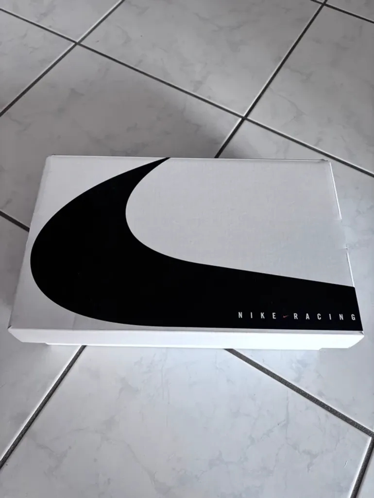 Nike ZoomX Vaporfly Next% 4 bike d'occasion — image 11 sur 14
