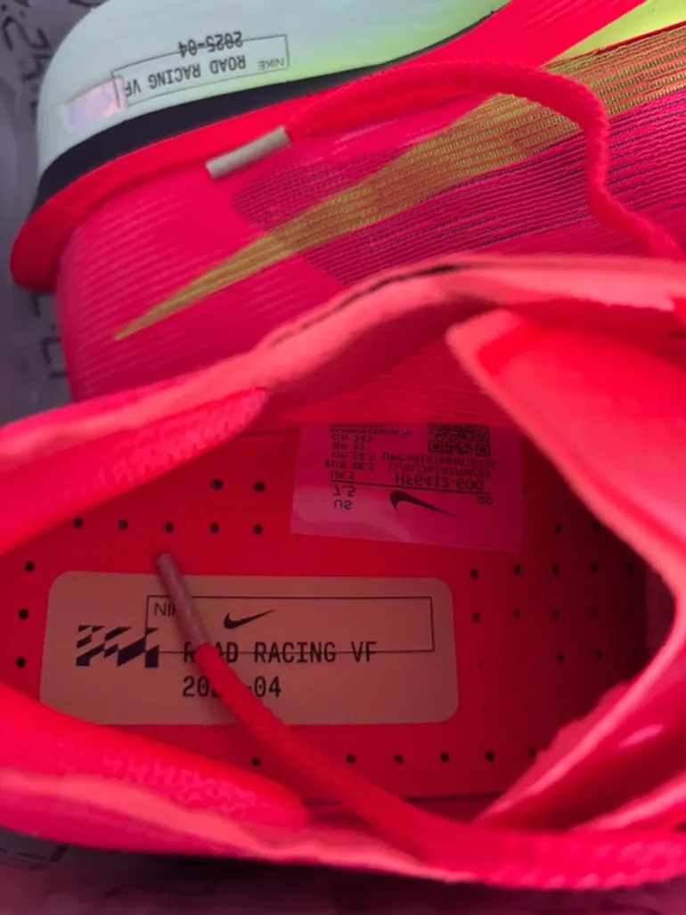 Nike ZoomX Vaporfly Next% 4 bike d'occasion — image 9 sur 14