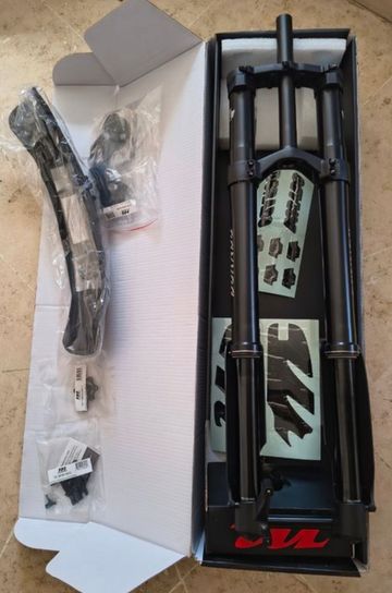 Tweedehands Manitou Dorado Comp Fork 2026 bike — afbeelding 1 van 3