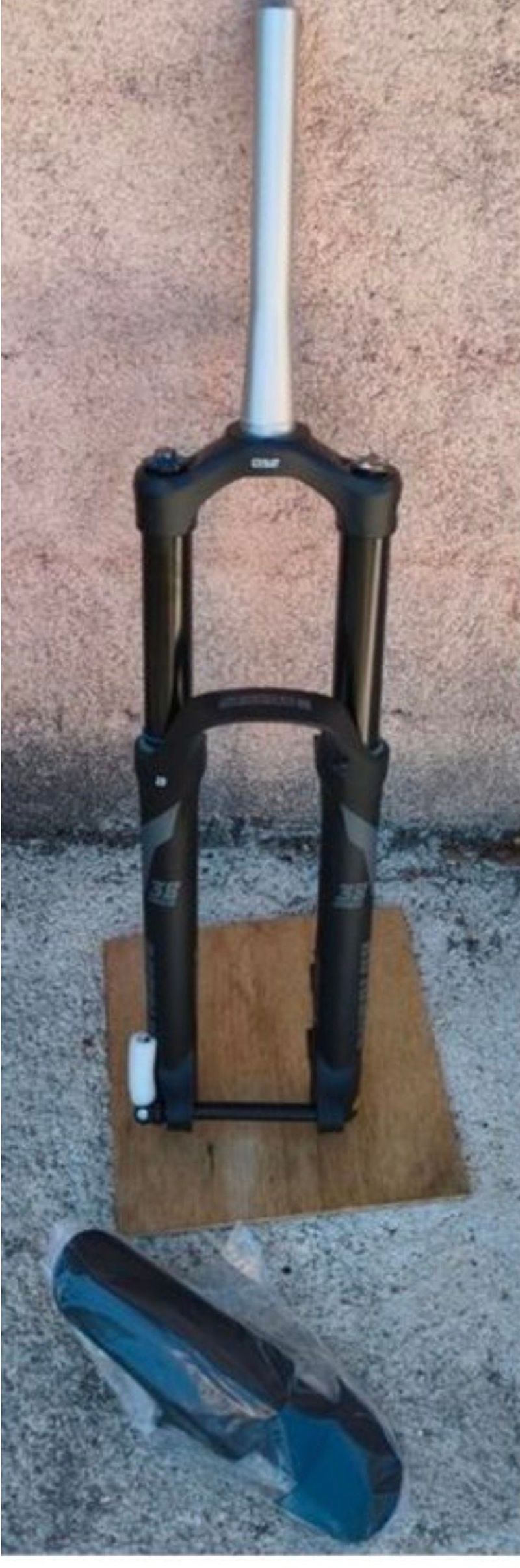 Used Sr Suntour Durolux 38 2021 Fork