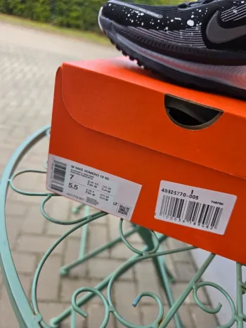 Used Nike Vomero 18 SE bike — image 2 of 4