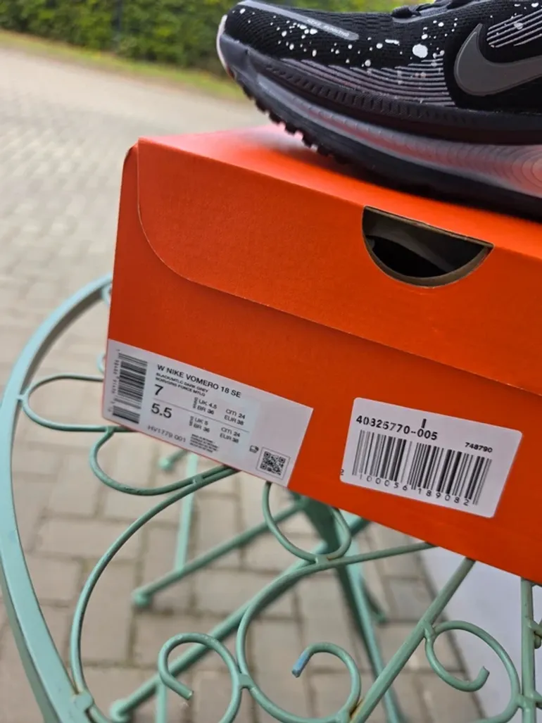 Used Nike Vomero 18 SE bike — image 2 of 4