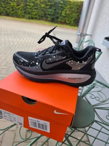 Used Nike Vomero 18 SE bike