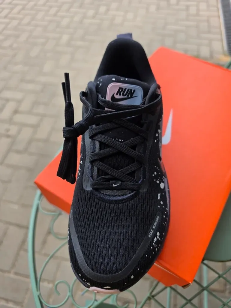 Used Nike Vomero 18 SE bike — image 3 of 4