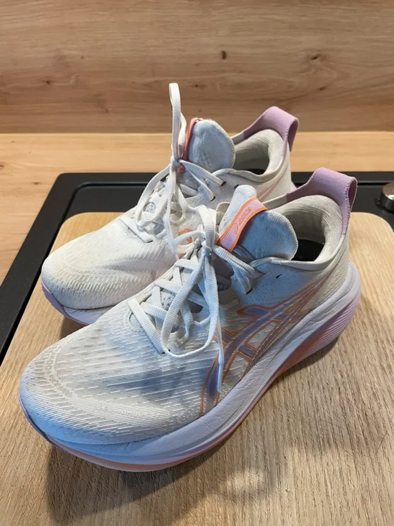 Asics Gel Nimbus 27 bike d'occasion — image 2 sur 6