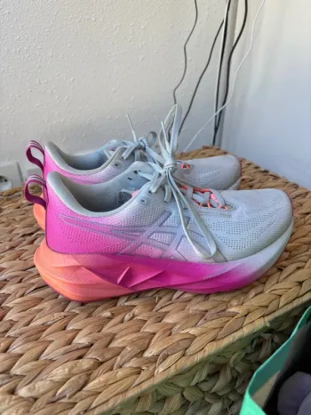 Asics Novablast bike de segunda mano