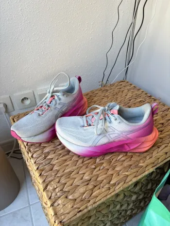 Gebrauchtes Asics Novablast bike — Bild 2 von 5