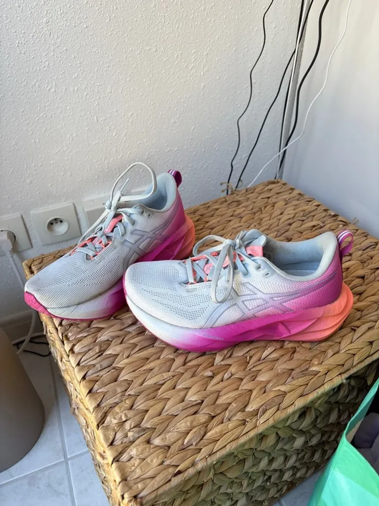 Gebrauchtes Asics Novablast bike — Bild 2 von 5