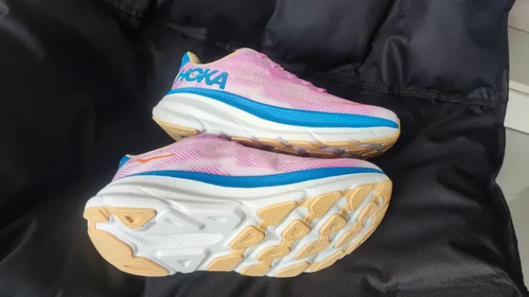 Hoka Clifton 9 bike usato — immagine 4 di 4