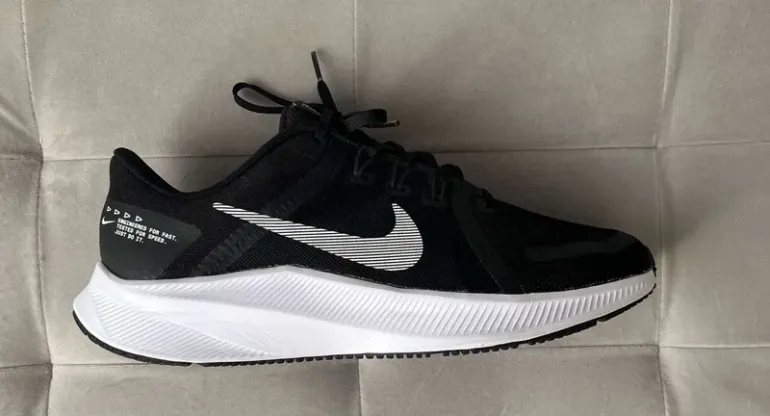 Nike Running Shoes bike usato — immagine 4 di 9