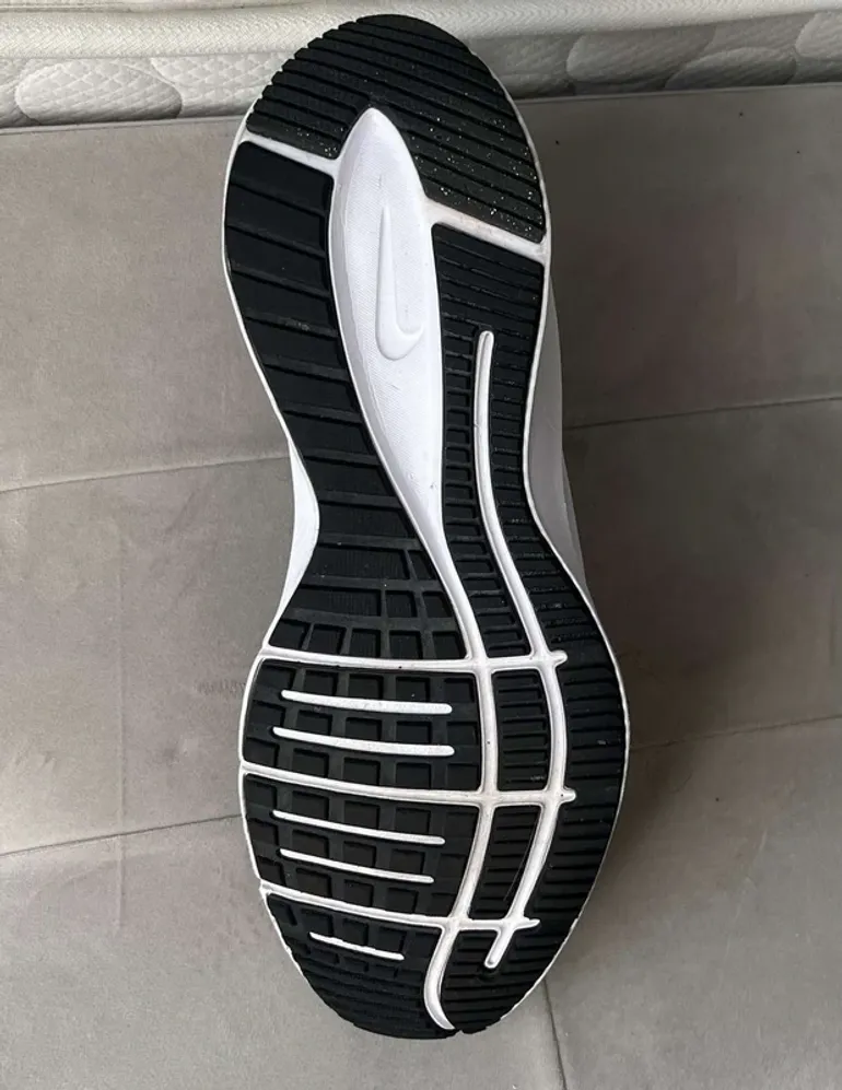 Nike Running Shoes bike usato — immagine 3 di 9