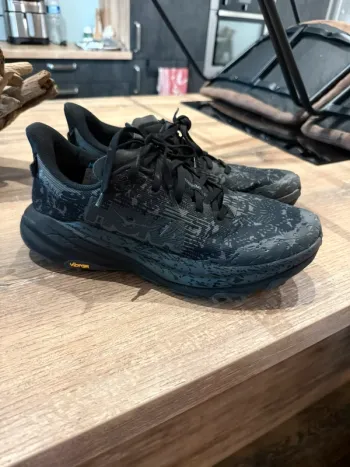 Gebrauchtes Hoka Speedgoat 6 GTX bike
