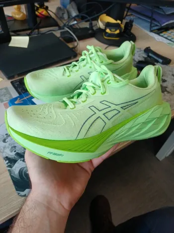 Brugt Asics Novablast 4 bike