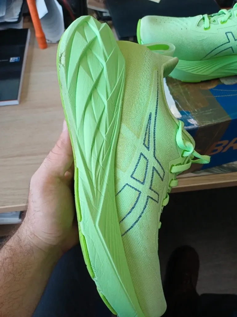 Gebrauchtes Asics Novablast 4 bike — Bild 2 von 9