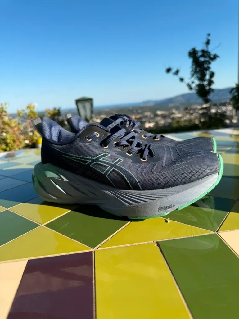 Used Asics Gel-Nimbus 25 bike — image 2 of 7